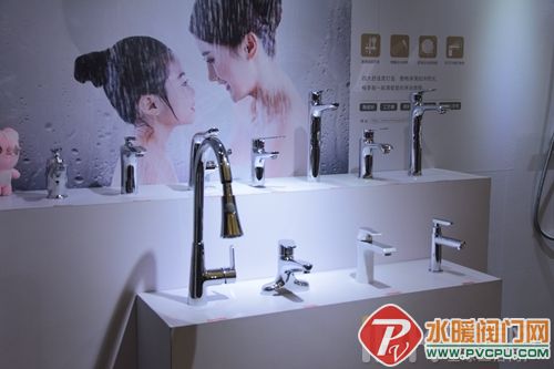 金牌卫浴18岁成人礼 曾小羚说了什么？