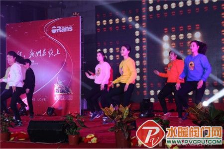 点赞！欧路莎董事长林华友请环卫工同吃团年饭