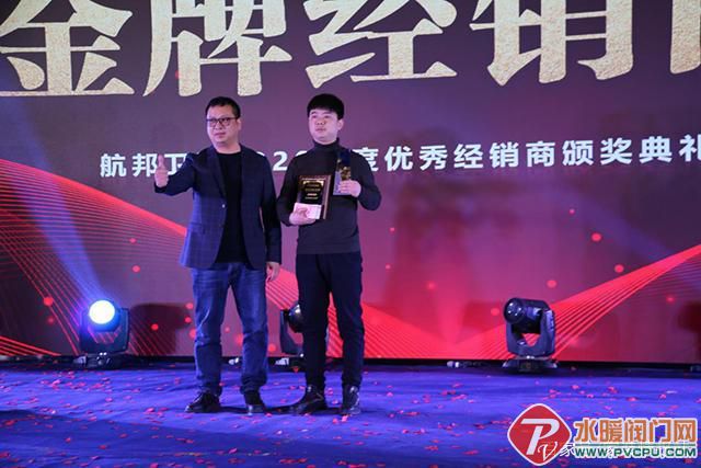 b64543a98226cffc451fbf23f6b56b98f703eaa2.jpg