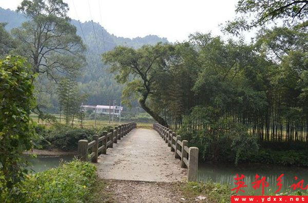 cunkouxiaoqiao_3254249.jpg